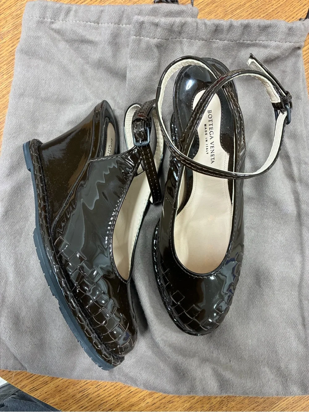 BOTTEGA VENETA 2010S DARK BROWN PATENT LEATHER HEELS